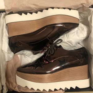 NWT - Copper with Black Stars Elyse Creepers